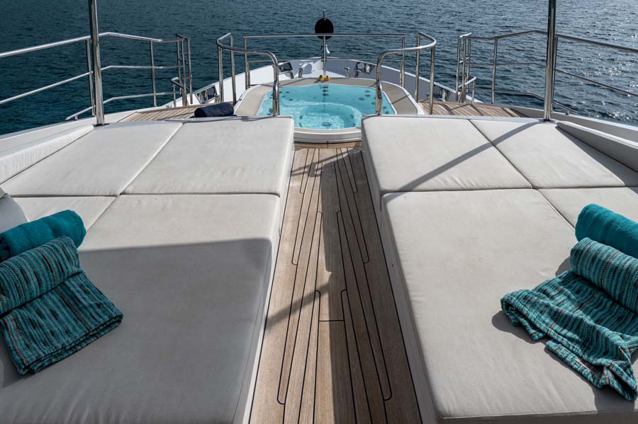 Foredeck sunpads